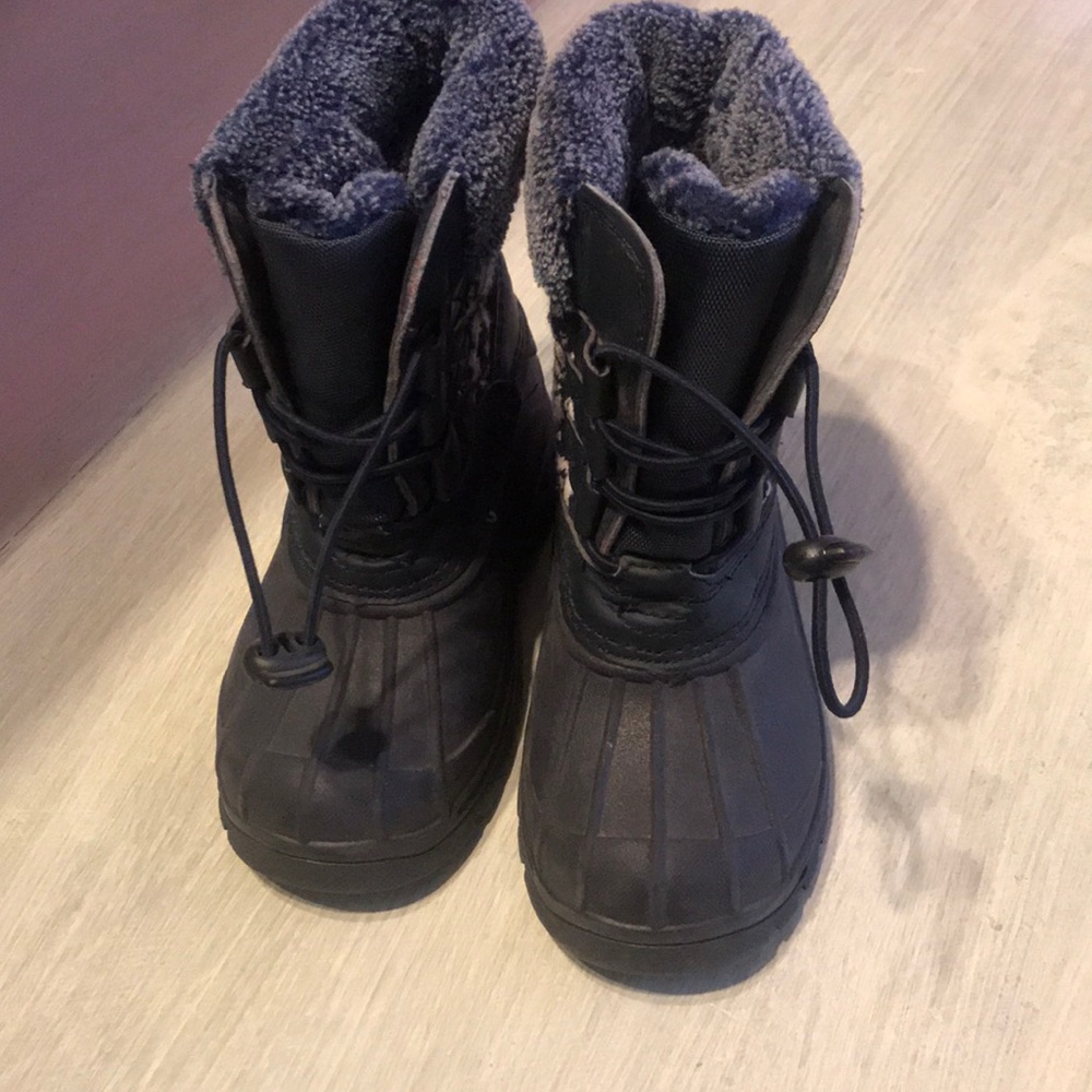 Snow boots